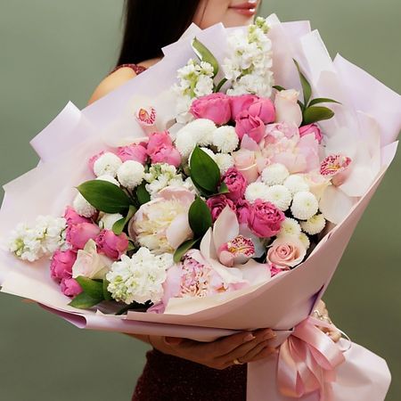 Букет живых цветов БУКЕТНАЯ ЛАВКА Нежный букет с пионами