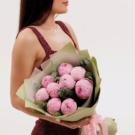 Букет живых цветов БУКЕТНАЯ ЛАВКА Пионы с эвкалиптом