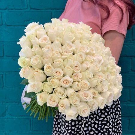 Букет живых цветов ЦВЕТЫ МИШКИ Букет из 101 белой розы