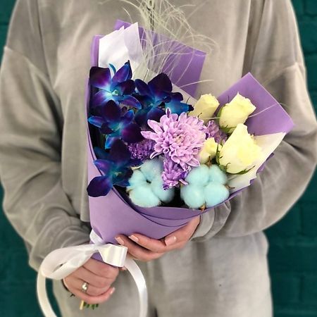 Букет живых цветов ЦВЕТЫ МИШКИ Букет из хризантемы и дендробиума