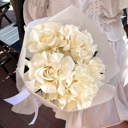 Букет живых цветов МНОГО ЦВЕТОВ ЦВЕТОЧНЫЙ МАГАЗИН Монобукет из 5 французских роз