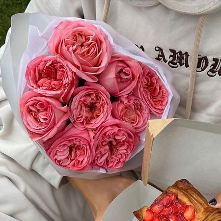 Букет живых цветов МНОГО ЦВЕТОВ ЦВЕТОЧНЫЙ МАГАЗИН Монобукет из 9 пионовидных роз