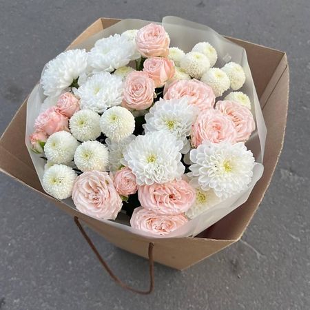 Букет живых цветов МНОГО ЦВЕТОВ ЦВЕТОЧНЫЙ МАГАЗИН Букет из кустовых роз и хризантем