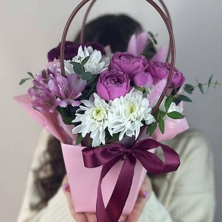 Букет живых цветов OPTROZ.RU Композиция в сумочке