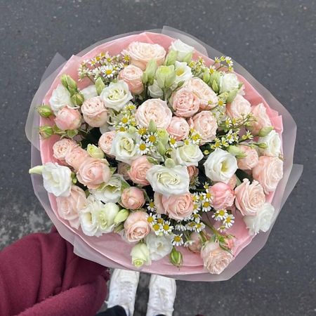 Букет живых цветов МНОГО ЦВЕТОВ ЦВЕТОЧНЫЙ МАГАЗИН Букет из кустовых роз, лизиантуса и танацетума