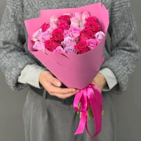 Букет живых цветов 4 СЕЗОНА Монобукет из 29 кенийских роз в розовой цветовой гамме