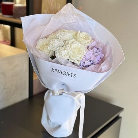 Букет живых цветов KIWIGIFTS Букет цветов живые Розы, Гортензия, Диантус