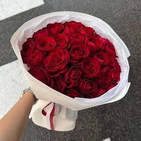 Букет живых цветов МНОГО ЦВЕТОВ ЦВЕТОЧНЫЙ МАГАЗИН Монобукет из 31 красной розы