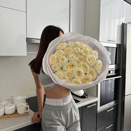 Букет живых цветов МНОГО ЦВЕТОВ ЦВЕТОЧНЫЙ МАГАЗИН Монобукет из 25 пионовидных роз