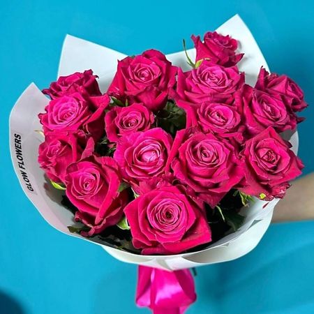 Букет живых цветов GLOW FLOWERS Моно букет из 15 красных роз в упаковке