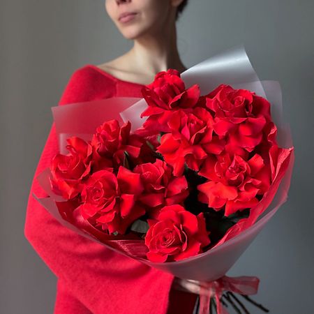 Букет живых цветов VERESK Букет из красных французских роз в стильной упаковке