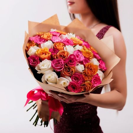 Букет живых цветов БУКЕТНАЯ ЛАВКА 51 роза микс