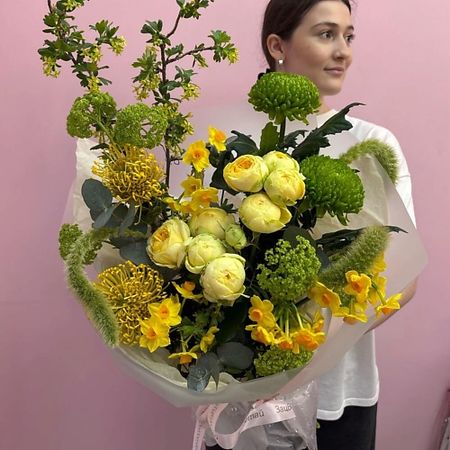 Букет живых цветов ЗАЦВЕТАЙ. ЦВЕТОЧНЫЙ БУТИК Букет «весна в сердце» с цветущими ветками и нарциссами