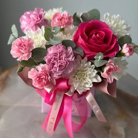 Букет живых цветов KLUMBA Малиновый сад эдуард сафронович антипенко поэзии малиновый рассвет