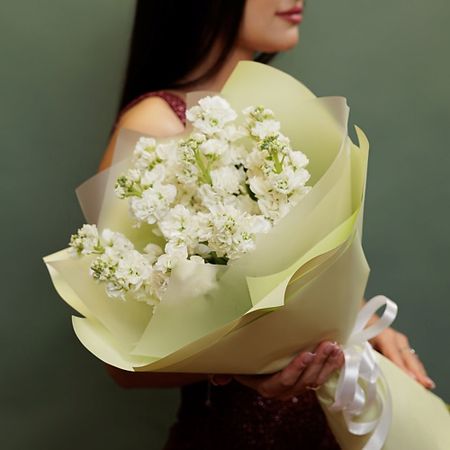 Букет живых цветов БУКЕТНАЯ ЛАВКА 11 белых маттиол