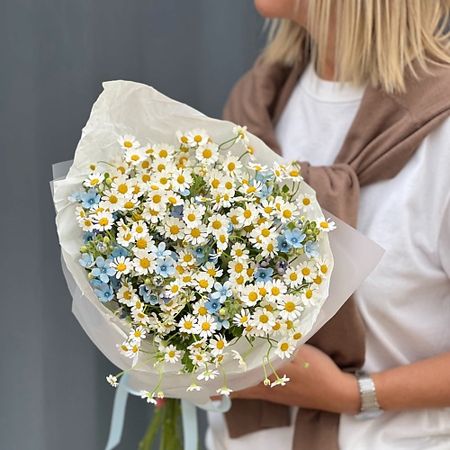 Букет живых цветов VERESK Нежный полевой букет с ромашками и незабудками. Veresk 183