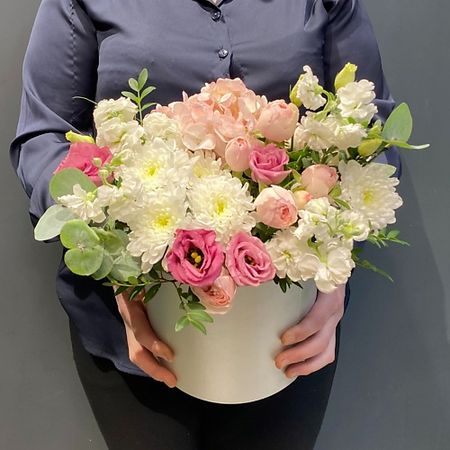 Букет живых цветов КАКТУСМАРКЕТ Коробка душистых цветов