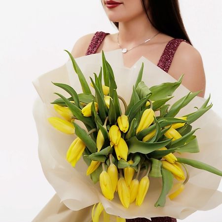 Букет живых цветов БУКЕТНАЯ ЛАВКА Желтые тюльпаны