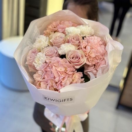 Букет живых цветов KIWIGIFTS Букет цветов живые Роза. Диантус, Гортензия