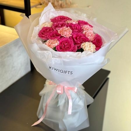 Букет живых цветов KIWIGIFTS Букет цветов живые Розы, Диантусы