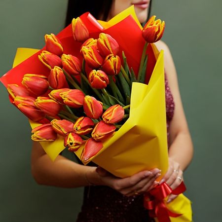 Букет живых цветов БУКЕТНАЯ ЛАВКА 25 тюльпанов ДЕНМАРК
