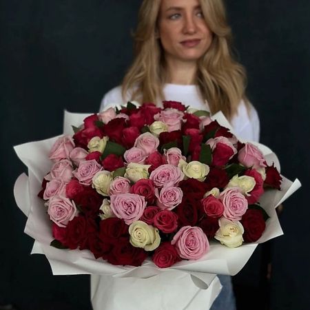 Букет живых цветов ШОПЕН Букет из 101 разноцветной розы
