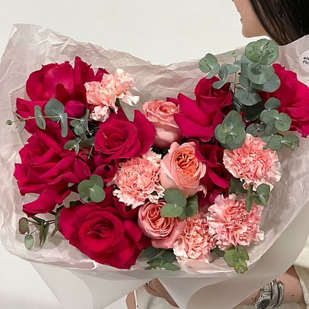 Букет живых цветов ELEVEN FLOWERS Ажурный букет с французскими розами