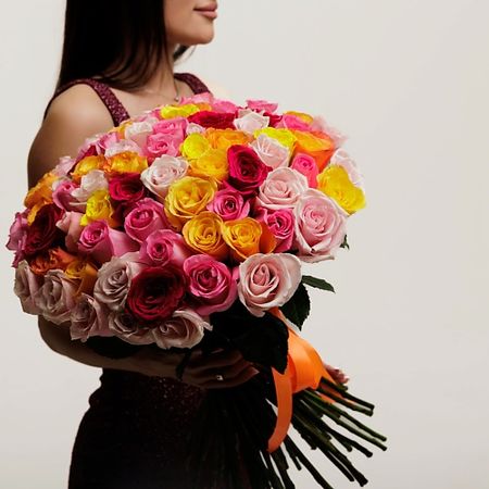 Букет живых цветов БУКЕТНАЯ ЛАВКА 75 Роз микс