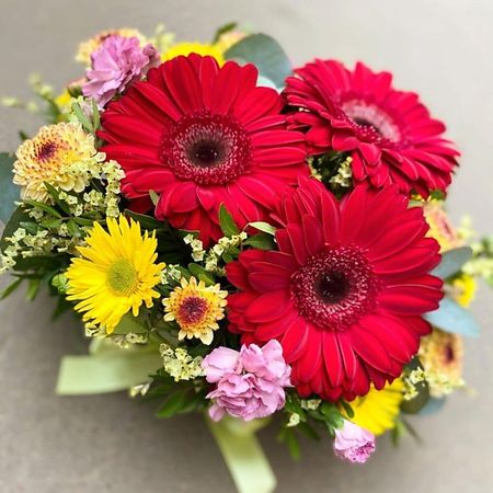 Букет живых цветов FLOWERTVER Композиция в флористической губке