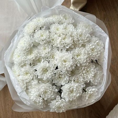 Букет живых цветов FLOWERTVER Красивый букет из белых кустовых хризантем владимир григорьевич колычев красивый умирает первым