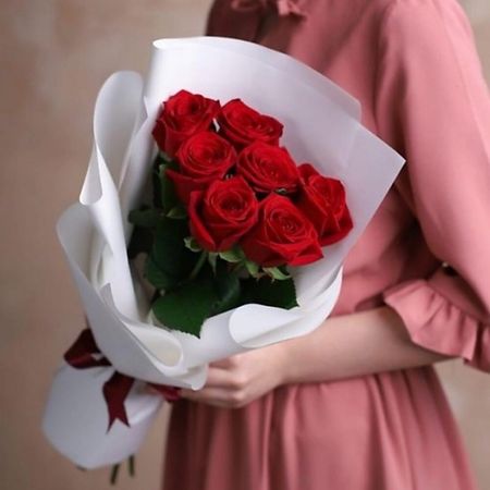 Букет живых цветов FLOWERTVER Букет из 7 красных роз