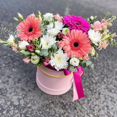 Букет живых цветов FLOWERTVER Цветы в шляпной коробке