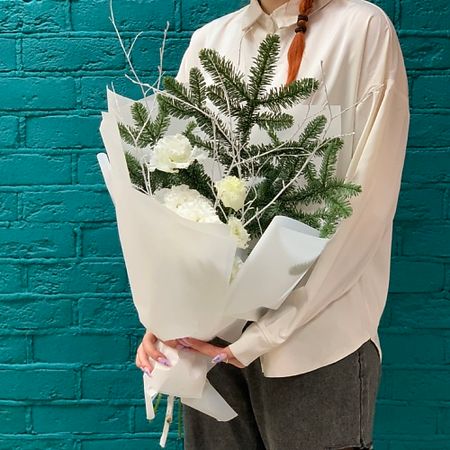 Букет живых цветов ЦВЕТЫ МИШКИ Новогодний букет из нобилиса и эустомы