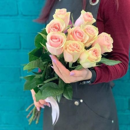 Букет живых цветов ЦВЕТЫ МИШКИ Букет из 9 розовых роз