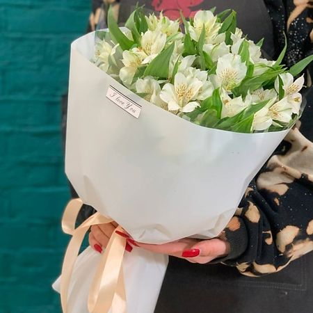 Букет живых цветов ЦВЕТЫ МИШКИ Букет из 9 белых альстромерий