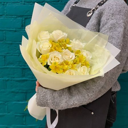 Букет живых цветов ЦВЕТЫ МИШКИ Букет из розы и альстромерии