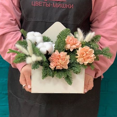 Букет живых цветов ЦВЕТЫ МИШКИ Композиция из нобилиса и гвоздики