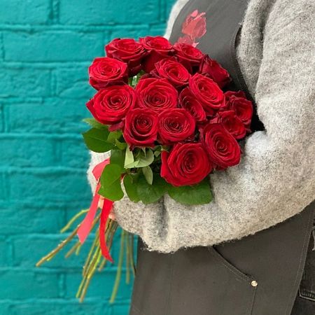 Букет живых цветов ЦВЕТЫ МИШКИ Букет из 15 красных роз