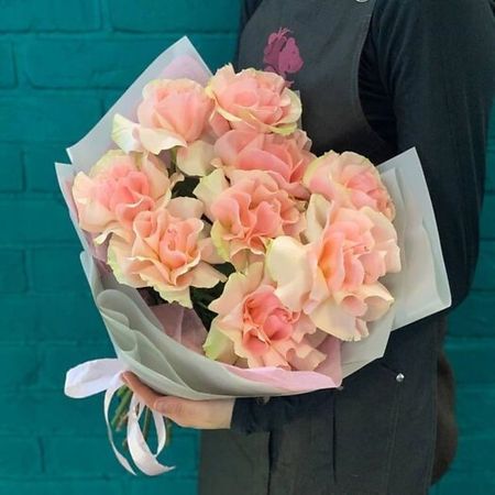 Букет живых цветов ЦВЕТЫ МИШКИ Букет из 9 розовых французских роз и зелени