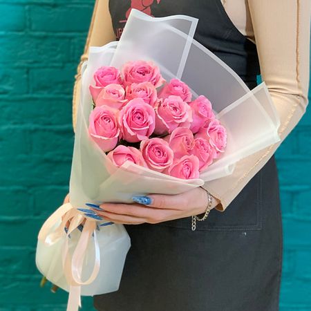 Букет живых цветов ЦВЕТЫ МИШКИ Букет из 15 розовых роз возвращение повелителя этюд в розовых тонах