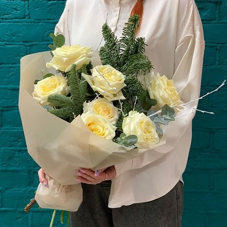 Букет живых цветов ЦВЕТЫ МИШКИ Новогодний букет из белых роз и нобилиса