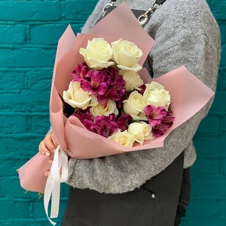 Букет живых цветов ЦВЕТЫ МИШКИ Букет из розы и альстромерии