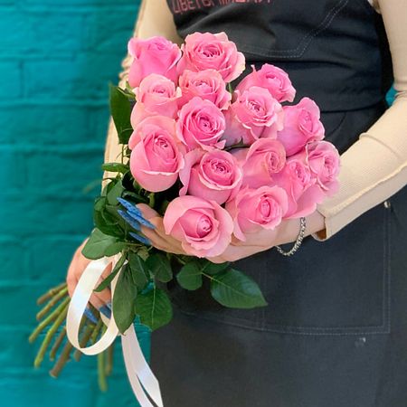 Букет живых цветов ЦВЕТЫ МИШКИ Букет из 15 розовых роз возвращение повелителя этюд в розовых тонах