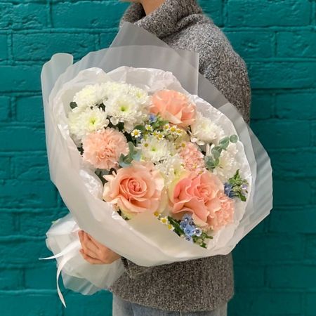 Букет живых цветов ЦВЕТЫ МИШКИ Букет из французской розы и хризантемы