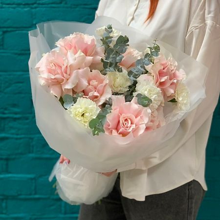 Букет живых цветов ЦВЕТЫ МИШКИ Букет из белых роз и гвоздики