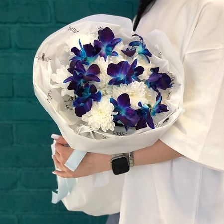 Букет живых цветов ЦВЕТЫ МИШКИ Букет из хризантемы и орхидеи (дендробиума)