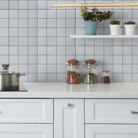 панель декоративная самоклеящаяся BESTENHAUS Классика белый 300х300мм 4шт.