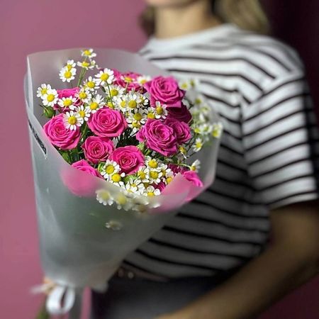 Букет живых цветов GLOW FLOWERS Букет кустовых роз и танацентум