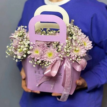 Букет живых цветов GLOW FLOWERS Сумочка с хризантемой и гипсофилой
