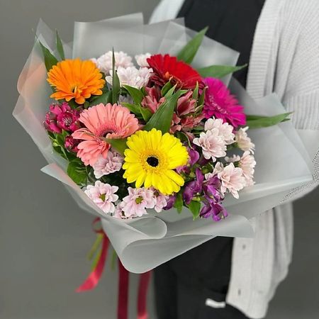 Букет живых цветов 4 СЕЗОНА Триобукет из кустовых хризантем, гербер и альстромерий